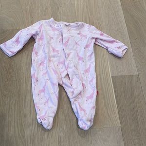 Magnetic Me footie in giraffe print